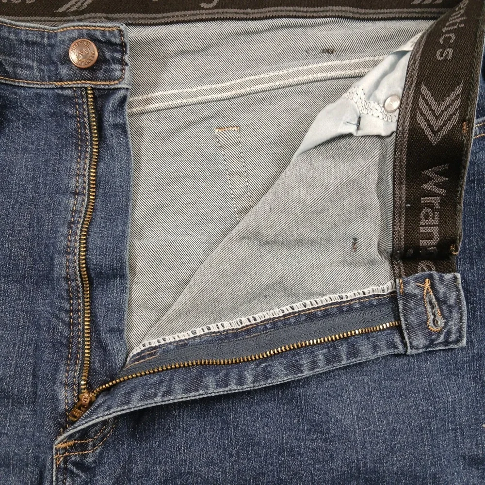 Wrangler Authentics NWT Classic Straight Fit Blue Jeans Mens 46x32 Cotton Blend‎